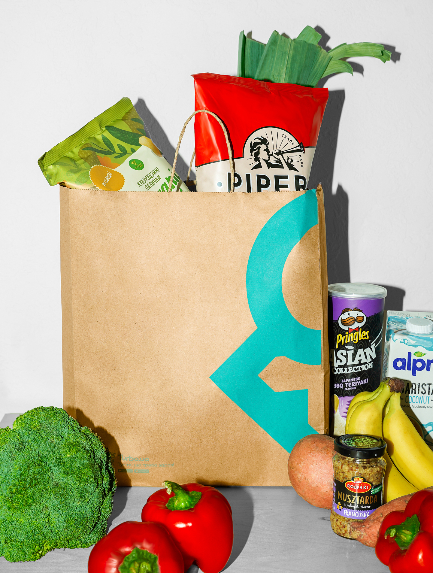 Turbo.ua bag with groceries