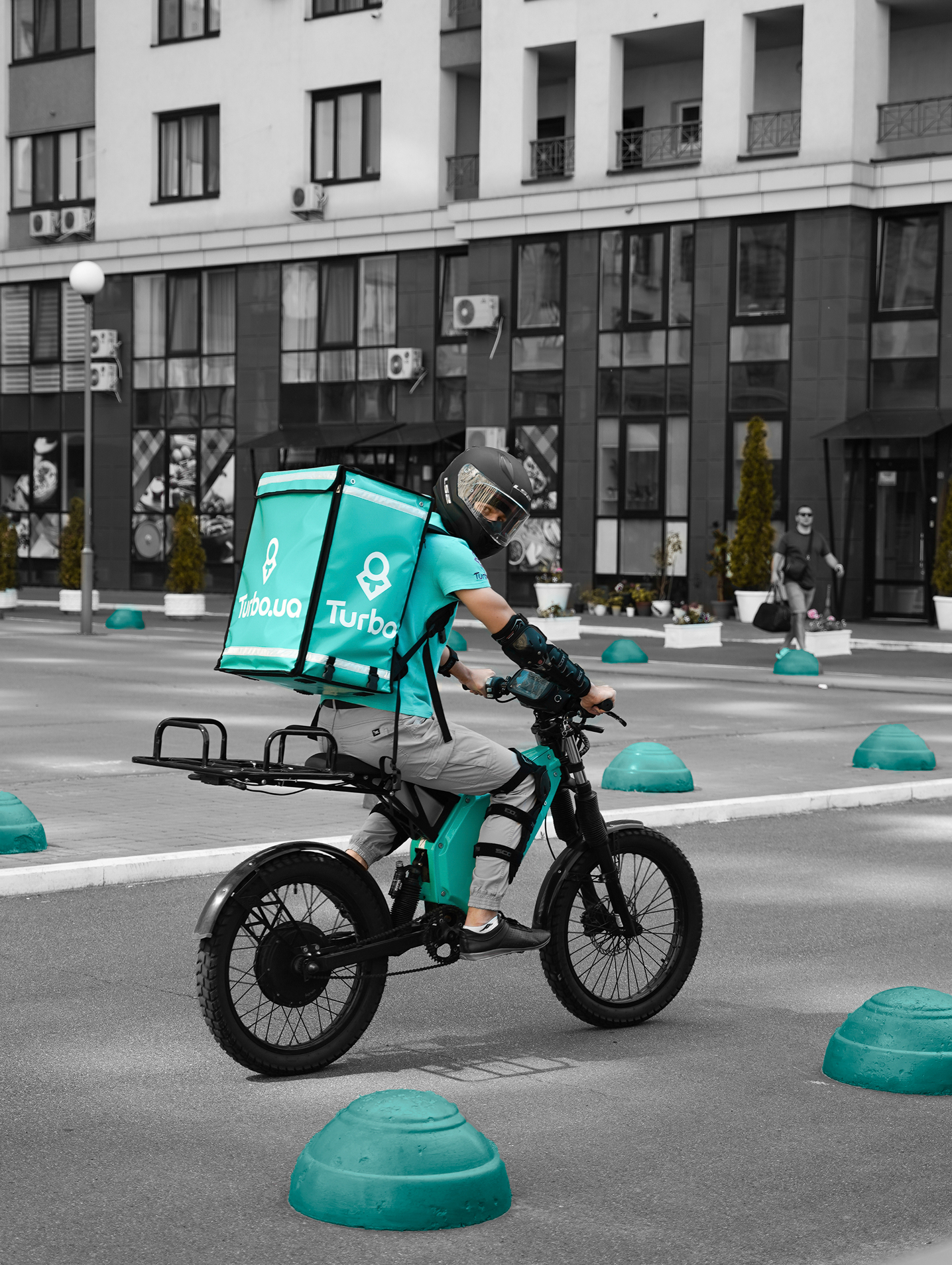 Turbo courier riding
